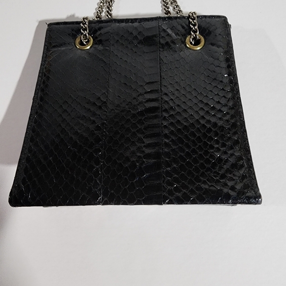 VINTAGE 1970s BLACK SNAKESKIN SMALL BAG WITH DOUBLE CHAIN HANDLES EXCELLENT COND - Picture 6 of 8